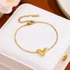 Collar Simple de Acero de Titanio 18k Nicho Lujo Ligero Letra V para Mujer Cadena para Clavícula Colorido Resistente al Desgaste Pendientes Pulsera Conjunto de Tres Piezas