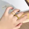 Nuevo Anillo Abierto Estilo Palacio Clásico Chino Patrón de Encaje con Diamantes Diamante Verde Lujo Accesible Anillo Francés de Gama Alta para Mujer