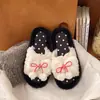 Pantuflas de felpa estilo coreano para mujer, cómodas para usar en exteriores, modelo 2026 con lazo, pantuflas de algodón para otoño e invierno