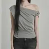 Top Ajustado con Hebilla Metálica Decoración Minimalista Coreano Asimétrico de un Solo Hombro con Solapa y Volantes de Manga Corta
