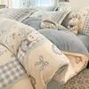 Juego de ropa de cama de terciopelo de leche engrosado de grado A para otoño e invierno, que incluye una funda de edredón de forro polar de coral y un juego de tres piezas de franela para estudiantes