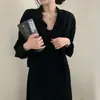 Conjunto de Dos Piezas para Mujer: Vestido Camisola Sexy de Temperamento Retro Francés Reductor de Edad + Chaqueta Exterior - Colección Primavera/Verano 2026