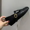 Sapatilhas Baixas Quadradas Vintage com Relevo Outono 2026 Sapatos Rasos de Couro Femininos com Design Único Sapatos Mary Jane Franceses