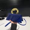 Bolsa Quadrada Pequena Fashion com Tampa Assimétrica Irregular Padrão Crocodilo Design Estilo Western 2024 com Alça Rígida para Ombro e Transversal para Mulheres