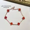Versão de Luxo Pulseira de Trevo de Cinco Folhas em Calcedônia Van Cleef & Arpels com Ouro Rosa, Cristal Rosa, Diamante, Ágata, Trevo da Sorte e Pulseira de Madrepérola para Mulheres