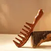Atacado de fábrica pente de massagem de sândalo dourado com 20 dentes, pente de madeira maciça para meridianos de uso doméstico, portátil, adequado para homens e mulheres, personalizável