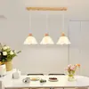 Lámpara colgante de barra de bar para comedor de madera color crema estilo francés, lámpara colgante larga de tres cabezales para mesa de comedor estilo pastoral, luz hermosa para balcón y entrada
