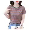 Camiseta Listrada Arco-Íris com Ombro Reto para Mulheres, Novo Estilo de Verão, Caimento Solto, Blusa de Manga Curta com Gola Redonda para Mães
