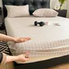 2026 Modelo Nuevo Sábana Bajera Ajustable de Cobertura Total Protector de Colchón Antideslizante Funda de Almohada Juego de Cama de Tres Piezas Adecuado para Todas las Estaciones