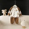 Conjunto de jaqueta de baseball com capuz, estilo casual de outono, para meninos, de peça única, com estampa de urso em fleece de toalha para meninos