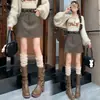 Falda corta de cuero para mujer 2026 otoño e invierno anti-exposición falda corta versátil falda midi falda corta de cuero PU falda de cintura alta línea A con cinturón