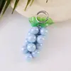 Lindo Llavero de Racimo de Uvas Frescas Acrílico Colgante de Fruta de Verano Llavero Encanto para Bolso Corazón Femenino