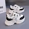 Sapatos Femininos de Solado Grosso 2026 Novo Estilo Fashion Versátil Dad Shoes Aumentador de Altura Emagrecedor Confortável Respirável Casual Sapatos Esportivos 8510