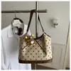 Bolso de hombro de moda coreana para mujer, nuevo, con lunares, para el trabajo, comercio exterior 2026, gamuza