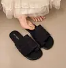 Chinelos Slip-On Plana com Pregas Estilo Coreano para Mulheres, Uso Externo de Verão, Sandálias Casuais Retro Simples para Férias na Praia