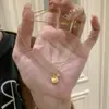 Collar Cuadrado Pequeño de Azúcar Antiguo Hecho a Mano Cepillado para Mujer Diseño de Nicho Cadena para Clavícula Colgante de Marca Cuadrado Uso por Ambos Lados