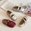 Zapatos de cuero estilo británico 2026 primavera y otoño nuevos versión coreana para niñas con tiras cruzadas, zapatos bajos tipo princesa con suelas suaves