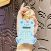 Urso de morango criativo calculadora chaveiro de carro feminino casal pingente de mochila chaveiro fofo pequeno presente atacado