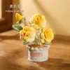 Planta de rosa artificial tejida en maceta, producto terminado hecho a mano a crochet, flor artificial para decoración de escritorio en casa, venta al por mayor de regalos, flor de hilo