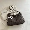 Exquisita bolsa de mano con lunares para el hombro para mujer, nueva colección otoño/invierno 2026, moderna, a la moda, versátil, casual y de gran capacidad