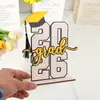 Temporada de Graduación 2026 Transfronteriza Soporte Decorativo de Madera para Exhibición Regalo de Graduación Decoración de Ambiente para Fiesta de Graduación Adornos de Mesa