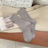 Calcetines de Terciopelo Cálidos para Mujer Otoño e Invierno Espesos Cálidos de Longitud Media Color Sólido Simples Sin Costuras de Caña Larga Calcetines Apilados con Pantalones de Tiburón