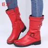 Juyuan Em Estoque Novo Modelo Outono/Inverno 2026 Tamanho Grande Salto Baixo Fivela Colorida Botas Femininas Estilo Europeu e Americano Botas de Couro