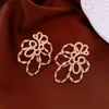 Brincos de Flor Vazada com Zircônia em Prata Banhada a Ouro Real 18K Brincos Personalizados Exquisitos Brincos de Luxo Leve de Alta Qualidade para Mulheres