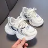 Tênis femininos 2026 primavera e outono novo estilo, dad shoes respiráveis e versáteis para crianças maiores, tênis casuais masculinos para estudantes para uso externo