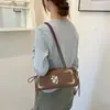Bolsa de mano bordada retro, nueva colección otoño/invierno 2026 para mujer, bolsa de hombro de nicho para el día a día, elegante bolso de axila