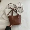 Bolsas femininas super estilosas, nova coleção outono 2026, vibe descontraída, moda nicho tendência, bolsa balde transversal de ombro única