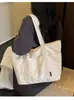 Bolsa de Ombro Único com Bordado de Laço 2026 Nova Outono/Inverno Grande Capacidade Bolsa Tote para Trabalho e Trajeto Bolsa de Braço da Moda para Mulheres