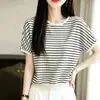 Nueva camiseta de punto de seda helada de manga corta a rayas, cuello redondo, estilo coreano, simple, fina, holgada, casual, top elegante