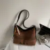 Bolso de Ante para Mujer Gran Capacidad 2025 Nuevo Otoño e Invierno Retro Bolso de Hombro Cruzado Popular Bolso Cubo para Viajes