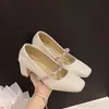 Sapatos de corte baixo, mostrando o charme feminino!