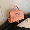 Bolsa Pequena Estilosa Feminina 2024 Nova Bolsa de Mão Laço Fofa Casual Bolsa Transversal Moda para o Dia a Dia Bolsa Quadrada Pequena