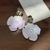 Nuevos aretes de flor de gardenia estilo chino para mujer, ambiente de verano junto al mar, aretes frescos y únicos