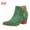 En stock nuevos zapatos de mujer vintage de talla grande de comercio exterior para la primavera de 2026, botas de cuero para mujer con tacón de cuña bordado negro