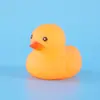 Loja de Chá com Leite da Vizinhança Mesmo Estilo Enfeite de Carro Pato Amarelo Pequeno Enfeite de Apertar com Som Grito Enfeite de Pato Acessórios Atacado