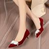 Sapatos de casamento Xiuhe de salto fino estilo chinês pontudo 2024 salto alto não cansado sapatos de noiva bordô sapatos de brinde