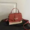 2026 Nova Bolsa Quadrada Pequena Simples da Moda Feminina de Ombro Único Transversal de Mão Bolsa Pequena Versátil de Alto Padrão para o Dia a Dia