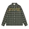 Camisa xadrez de manga longa para homens, primavera e outono, marca trendy europeia e americana, bordado de letras, camisa casual solta com gola de lapela, estilo japonês