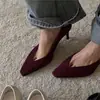 Nuevos Zapatos de Tacón Alto Cuadrados de Piel Suave Estilo Francés Retro Temperamento Minimalista para el Trabajo de Corte Bajo sin Cierre Tacón de Aguja