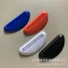 Suministro en stock Plástico mate para pasta de dientes Exprimidor de pasta de dientes tipo boca Exprimidor de pasta de dientes de plástico exprimidor de pasta de dientes