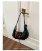 Bolsa de ombro e transversal estilo coreano ins de grande capacidade, retrô, plissada macia em formato de bolinho, casual e versátil