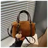 Bolsa de viagem transfronteiriça para mulheres, grande capacidade, novo estilo 2025, bolsa de ombro de camurça moderna, bolsa transversal de grande capacidade, bolsa tipo travesseiro