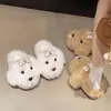 Lindas pantuflas de algodón con temática de cachorros para mujer, invierno 2026, pantuflas de felpa cálidas y antideslizantes para interiores del hogar, zapatos de algodón esponjosos para mujer