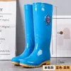 Botas de lluvia de caña alta de moda para invierno, zapatos impermeables engrosados para mujer, botas cortas resistentes al desgaste y forradas de felpa