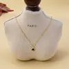Nuevo Collar de Esmalte Negro en Forma de Corazón Moda Europea y Americana Aretes de Esmalte con Forma de Corazón Lujo Ligero Tendencia Collares y Aretes para el Día a Día