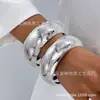 Conjunto de Duas Peças de Pulseiras Femininas Minimalistas Texturizadas Exageradamente Grandes para Camadas Fashion